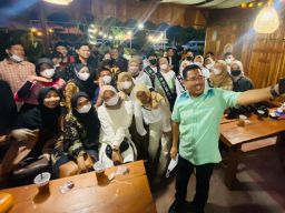 Anwar Sadad Diserbu Muda-mudi di Malang, Lho Ada Apa?