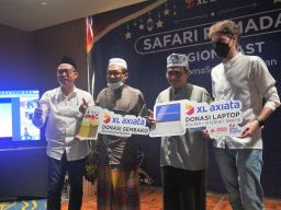 Dukung Digitalisasi, XL Axiata Bagikan Laptop ke Ponpes di Jatim hingga Sulsel