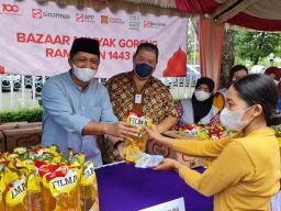 Gelaran Bazar Minyak Goreng Murah dari Tjiwi Kimia untuk Masyarakat