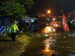 Pipa Milik Perumda Tugu Tirta Kota Malang Bocor, Genangi Jalan Raya di Tumpang