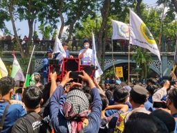 Ketua DPRD Gresik Temui Mahasiswa, Demo Berjalan Kondusif