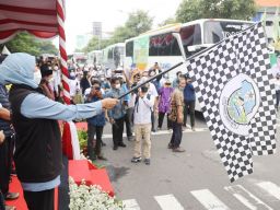 Dilepas Khofifah, Ribuan Perantau di Surabaya Mudik Gratis ke Kampung Halaman