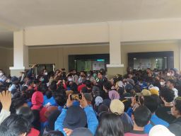 Giliran Mahasiswa di Lamongan Geruduk Gedung DPRD, Ini Tuntuntan Mereka