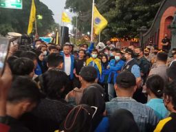 Hujan-hujanan, Mas Dhito Tampung Aspirasi Mahasiswa