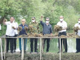 MKP Trenggono Optimis Budidaya Rumput Laut Tingkatkan Kesejahteraan di Sidoarjo