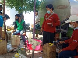 Pedagang Pasar Setono Betek Kediri Digerojok 6 Ton Minyak Goreng Murah