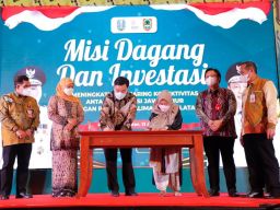 Khofifah Bawa Produk Best Practice OPOP dalam Agenda Misi Dagang dengan Kalsel