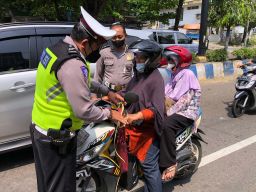 Langgar Peraturan Lalu Lintas, 21 Motor di Ponorogo Dipasangi Janur Kuning