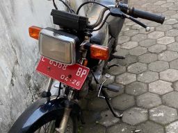 Edan! Dua Bandit di Surabaya Gunakan Motor Berpelat Merah saat Beraksi