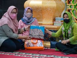 Ning Ita Ajak Warga Kota Mojokerto Bangga Pakai Produk Lokal