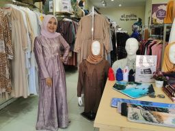 Koleksi Terbaru Elzatta, Sarimbit Raya Diburu Warga Kediri untuk Lebaran