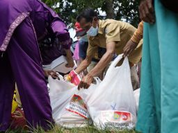 Melihat Warga Lama Menunggu Mobil Siaga Desa, Mas Dhito Panggil Kades Pehwetan
