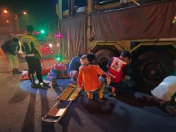 Pilihan Pembaca: Masuk Kolong Truk, Maling Motor Dimassa, Tabrakan di Sidoarjo