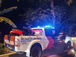 Pemotor Wanita Nyemplung ke Sungai di Lamongan Usai Tabrak ODGJ