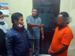 Gegara Masuk Kamar Emak-emak, Pencuri Uang di Kediri Dihajar Warga