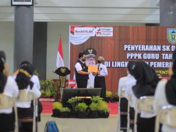 Apresiasi Pengabdian, Mas Dhito Beri Beasiswa untuk Anak Guru Honorer di Kediri