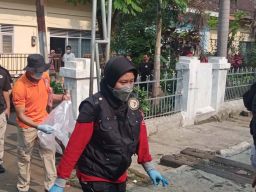Polisi Geledah Rumah Pelaku Pembunuhan Mahasiswa Kedokteran Brawijaya
