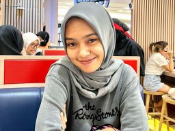 Mengenal Ratu, Siswi 14 Tahun asal Gresik yang Jadi Mahasiswa Unair Termuda