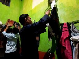 Petugas Razia Lapas Mojokerto, Kartu Remi Hingga Sajam Disita