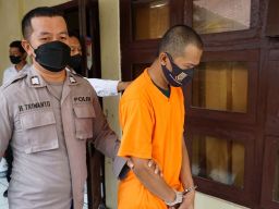 Gak Ada Akhlak! Suami ini Ikut Nimbrung saat Istri Sirinya Dibooking Pelanggan