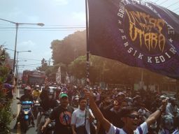 Ribuan Suporter Sambut Kepulangan Skuat Persik Kediri