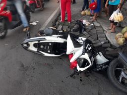 Emak-emak dan Pemabuk Tabrakan di Tanggulangin Sidoarjo