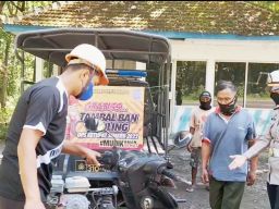 Pemudik Jangan Galau Ban Bocor, Ada Tambal Ban Gratis di Hutan Baluran Situbondo