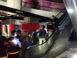 7 Anggota Tim Labfor Tiba di Tunjungan Plaza Surabaya, Ini yang Mereka Cari