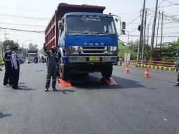 Jembatan Ngaglik 1 Lamongan Bisa Digunakan Nanti Sore Sesuai Rekom Tim Uji Beban