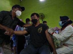 Mas Dhito Minta Vaksinasi Dosis Kedua Lansia Terus Digenjot