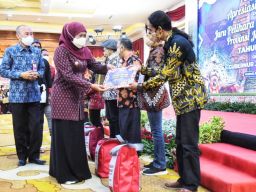 Khofifah Beri Apresiasi 1000 Seniman dan 240 Juru Pelihara Cagar Budaya Jatim