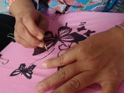 Kerudung Lukis Tusuk Gigi dari Tulungagung, Fesyen Unik saat Lebaran