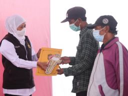 Warga Terdampak Erupsi Semeru Tempati Huntara-Huntap, Khofifah: Ini Kado Lebaran