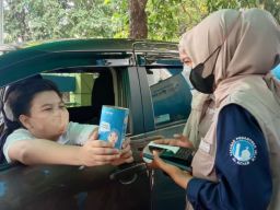 Lembaga Amil Zakat Al Azhar Hadirkan Layanan Drive Thru
