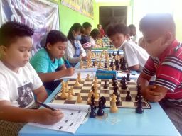Hindari Kecanduan Gadget, Anak-anak di Kota Probolinggo Diajak Main Catur