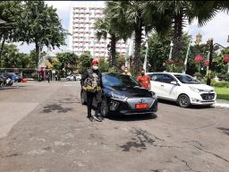 Halalbihalal di Grahadi, Bupati Sumenep Tampil Nyentrik Kendarai Mobil Listrik