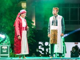 Meriahkan Hari Jadi Lamongan ke-453, Bupati Yes Main Drama Bersama Seniman Muda