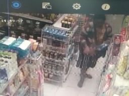 Emak-emak Mencuri Terekam CCTV di Kota Batu, Minta Maaf Usai Videonya Viral