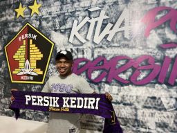 Persik Kediri Kontrak Bintang Papua Ferinando Pahabol Langsung Dua Musim