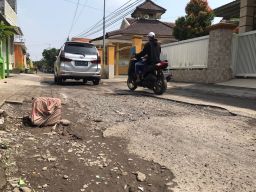 Jalan Rusak di Buduran Belum Tertangani, Warga: Disidak Wabup Tetap Nggak Ngefek