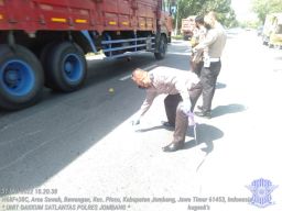 Tabrak Pemotor Bonceng Tiga, Warga Jombang Tewas di Jalur Ploso-Babat