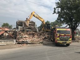 Pemkab Sidoarjo Bongkar 13 Bangunan Terdampak Fly Over Krian