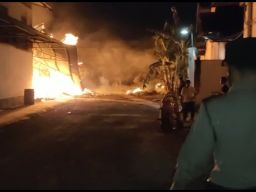 Gudang Pabrik Makanan Ringan di Tulungagung Terbakar