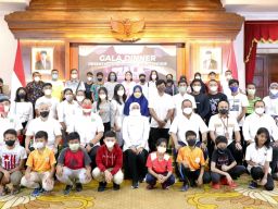 Ribuan Atlet Ramaikan Kejuaraan Bulutangkis, Khofifah: Semoga Mencapai Tujuan