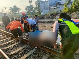 Pria Tanpa Identitas Tewas Tersambar Kereta Api di Sidoarjo