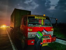 Pikap Tabrak Truk Tronton di Tol Kertosono-Caruban, 3 Orang Tewas