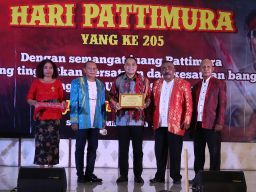 Wali Kota Eri Cahyadi Diangkat Jadi Warga Kehormatan Maluku