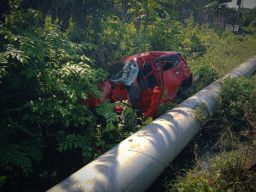 Mobil Warga Surabaya Tersambar KA di Lamongan, Terseret 25 Meter