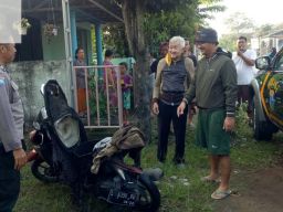 Warga Surabaya Nyaris Terpanggang Api Motornya yang Terbakar di Jombang