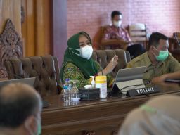 PMK Mewabah, Ning Ita Pastikan Daging Sapi di Kota Mojokerto Aman Konsumsi